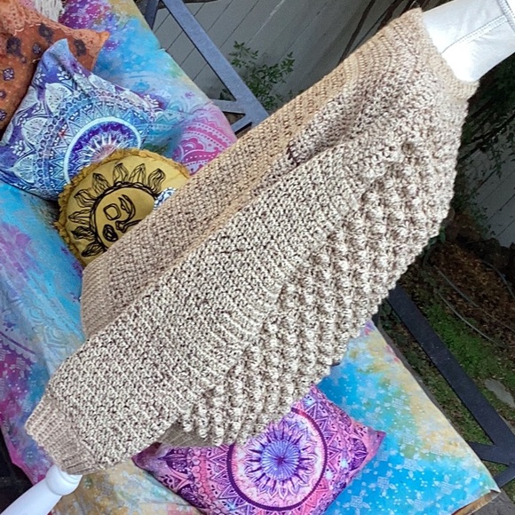 NEW | ✋HANDCRAFTED ❤️ Crocheted 🧶 Bobble Stitch Sweater & Matching Beret - Picture 6 of 11